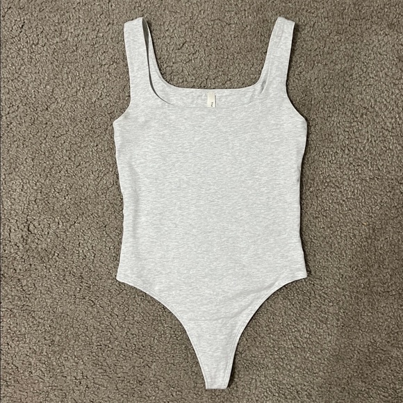 Aritzia Babaton Square Neck Bodysuit - Picture 2 of 3
